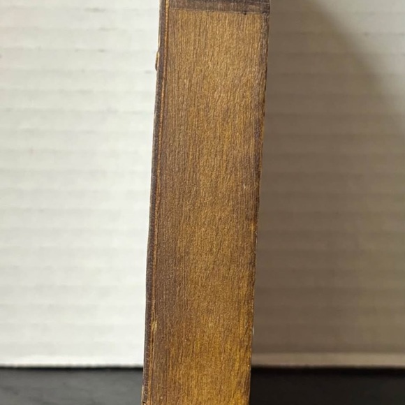 Vintage Porcelain Bird Motif Thimbles w/the small wood shadow shelf pre-owned - Picture 7 of 7